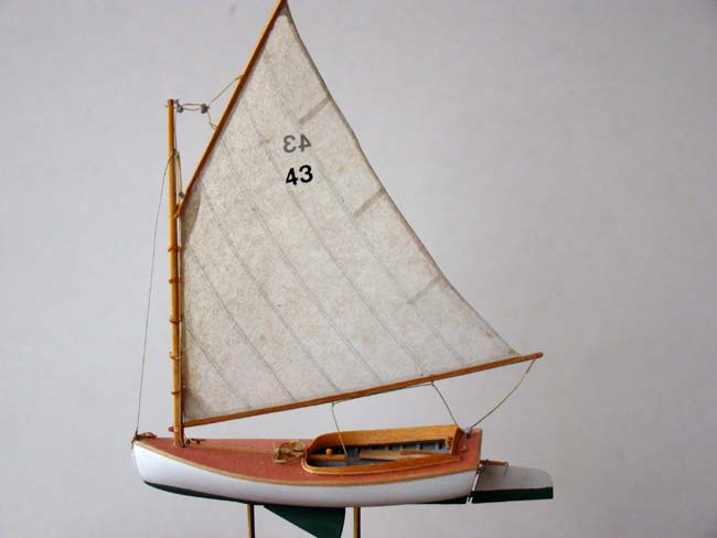 A fabulous miniature scale model of a circa 1921 BEETLE CATBOAT — image 2